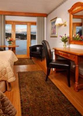 фото отеля Golden Arrow Lakeside Resort