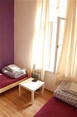 фото отеля Dizzy Daisy Hostel DD Downtown