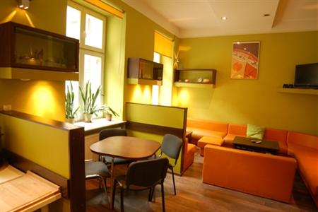 фото отеля Dizzy Daisy Hostel DD Downtown