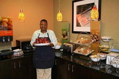 фото отеля Hampton Inn Youngstown North