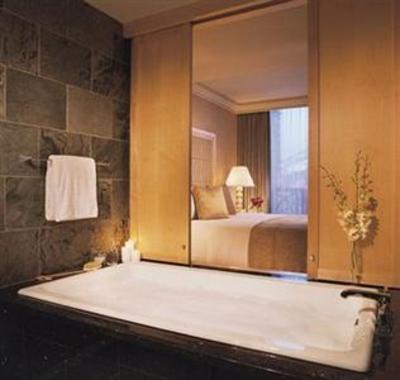 фото отеля Four Seasons Resort Whistler