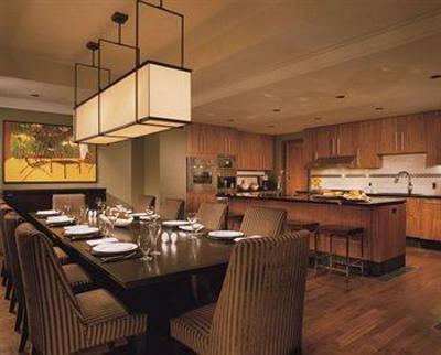 фото отеля Four Seasons Resort Whistler