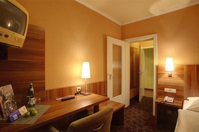 фото отеля Rheinland Hotel