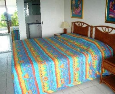 фото отеля Roydon Beachfront Apartments