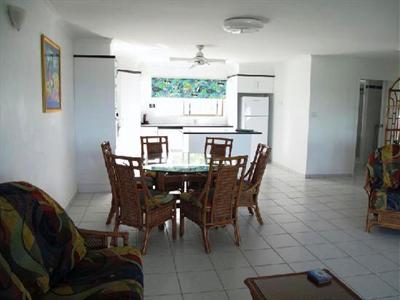 фото отеля Roydon Beachfront Apartments