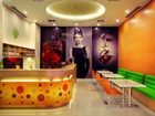 фото отеля Favehotel Adi Sucipto Solo