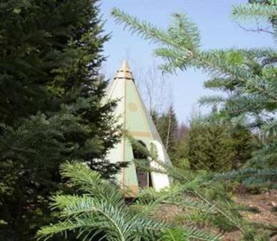 фото отеля Aux Tipis de la Rivière Sauvage
