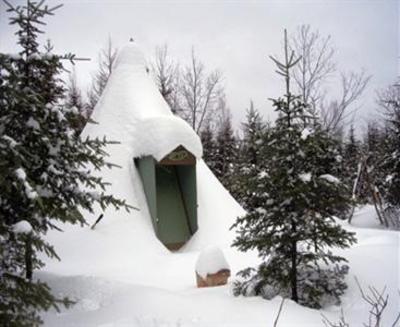 фото отеля Aux Tipis de la Rivière Sauvage