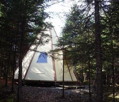 фото отеля Aux Tipis de la Rivière Sauvage