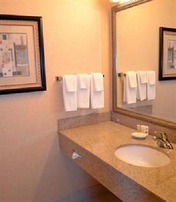 фото отеля Fairfield Inn & Suites Kelowna