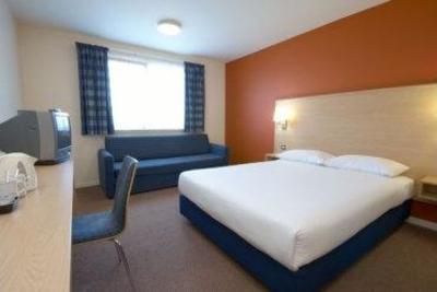 фото отеля Travelodge Dunfermline