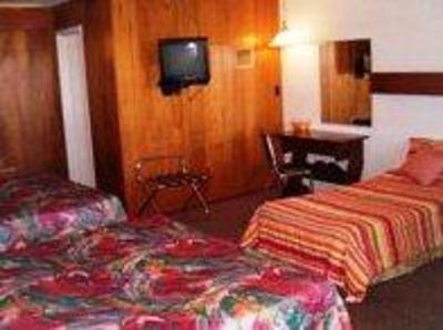 фото отеля The Shoreland Motel
