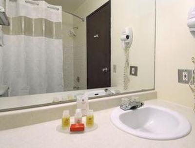фото отеля Ramada Hotel and Golf Dome Saskatoon