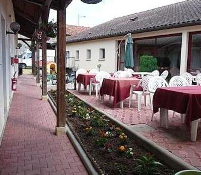 фото отеля Logis La Venise Verte Hotel Soulaines-Dhuys