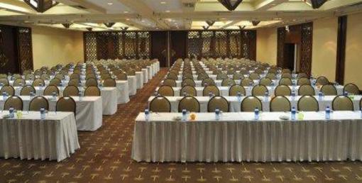 фото отеля Black Mountain Leisure & Conference Hotel