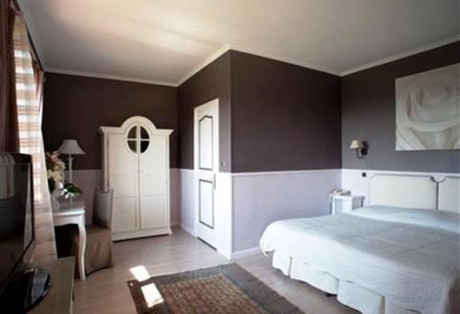 фото отеля Hotel La Petite Auberge