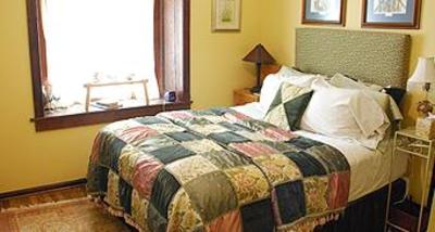фото отеля Stone Manor Vineyard & Orchard B&B