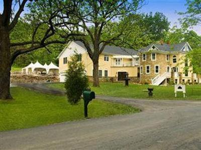 фото отеля Stone Manor Vineyard & Orchard B&B