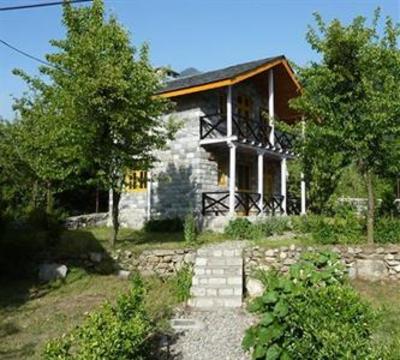 фото отеля Strawberry Garden Cottages & Restaurant