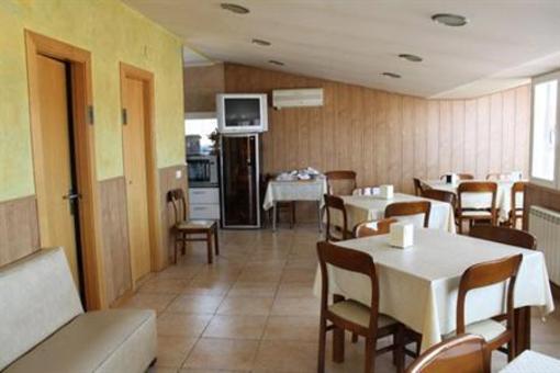 фото отеля Hostal Valle del Iregua