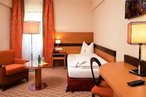 фото отеля Taunus Tagungshotel Friedrichsdorf