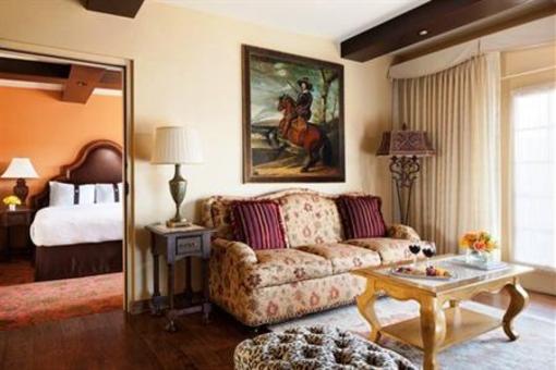 фото отеля Holiday Inn & Suites Phoenix Airport North