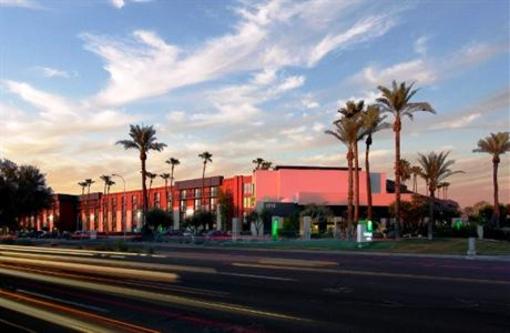 фото отеля Holiday Inn & Suites Phoenix Airport North
