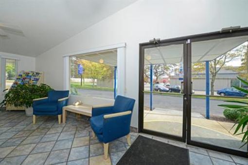 фото отеля Americas Best Value Inn & Suites Jackson Michigan