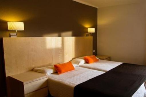 фото отеля Hostal Jakiton