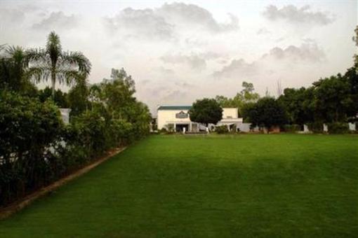 фото отеля Country Inn & Suites Delhi Satbari