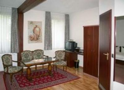 фото отеля Hotel Goldener Lowe Zeulenroda