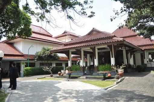 фото отеля Lodging Hotel Sadinah