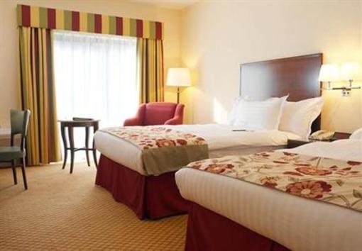 фото отеля Marriott Cheshunt Hotel