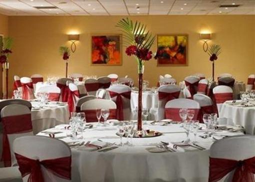 фото отеля Marriott Cheshunt Hotel