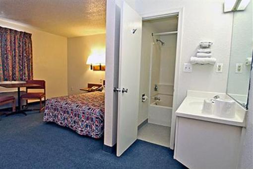 фото отеля Motel 6 West Topeka