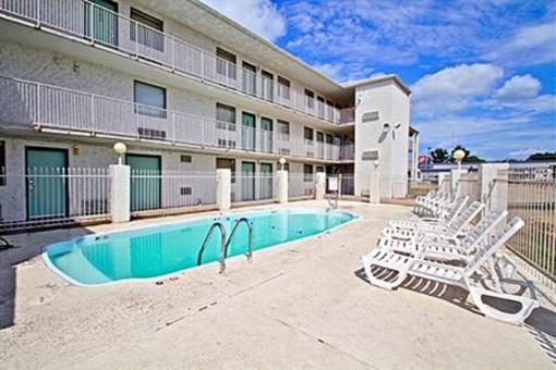 фото отеля Motel 6 West Topeka