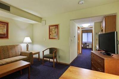фото отеля BEST WESTERN West Towne Suites