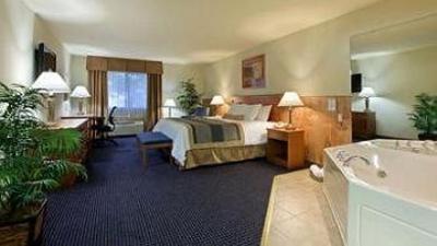 фото отеля BEST WESTERN West Towne Suites