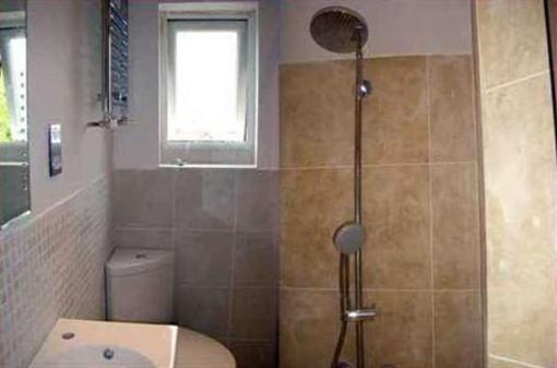 фото отеля Lawrence Road Guest House London