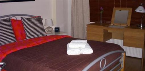 фото отеля Lawrence Road Guest House London