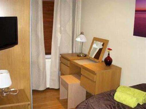 фото отеля Lawrence Road Guest House London