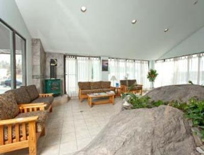 фото отеля Howard Johnson Inn Gravenhurst