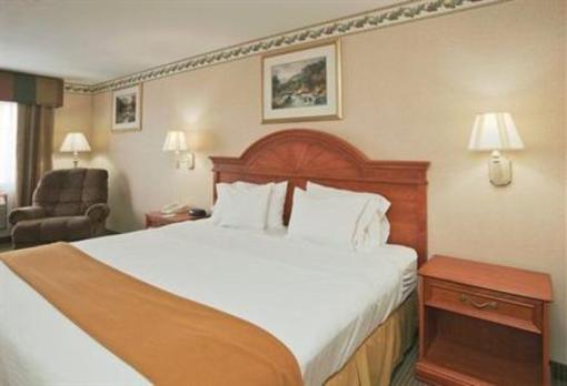 фото отеля Holiday Inn Express Hotel & Suites Defiance
