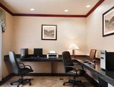 фото отеля Baymont Inn & Suites Granbury