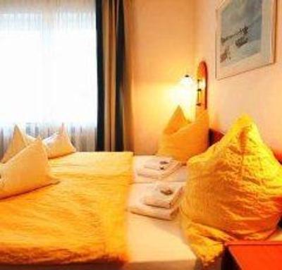 фото отеля Hotel Merlin Garni