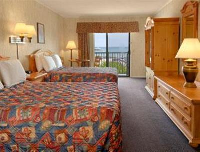 фото отеля Days Inn Mackinaw City-Lakeview