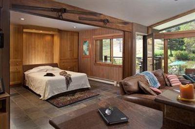 фото отеля Stonebridge Inn