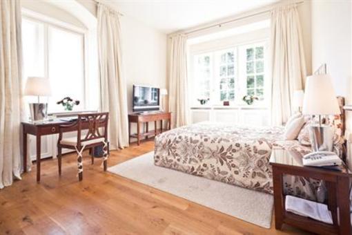 фото отеля Schlosshotel Munchhausen