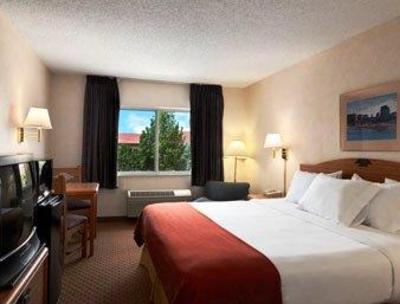 фото отеля Days Inn and Suites Airport Albuquerque