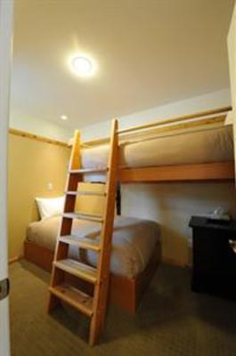 фото отеля Elizabeth Lake Lodge